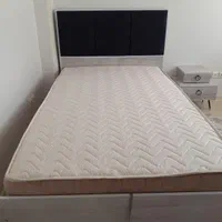 تخت ارغوان