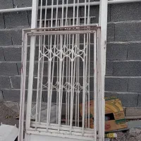 در دو لت بسیار محکم وقوی