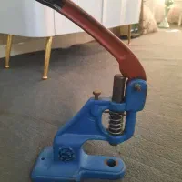 دستگاه دکمه،  قیچی،  زیپ