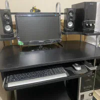 کامپیوتر با میز کاملا سالم|رایانه رومیزی|اصفهان, شیخ اشراق|دیوار