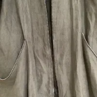 بارونی بلند|لباس|صومعه‌سرا, |دیوار