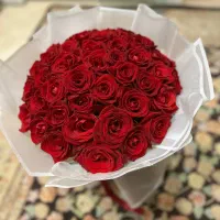 دسته گل رز قرمز
