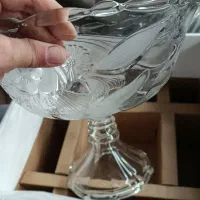 میوه‌خوری پایه دار ژاپنی نو همراه با کارتن