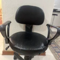 صندلی اداری چرخ‌دار  سالم و راحت