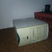 یک عدد کامپیوتر قدیمی