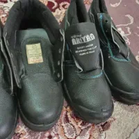 معاوضه دو جفت کفش کار
