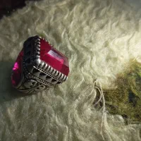 نگشتر یاقوت اصل قدیمی دست ساز با رکاب نقره|کلکسیون اشیاء عتیقه|تربت جام, بیست متری منبع آب|دیوار