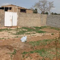 زمین دور دیوار