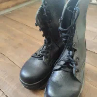 یه جفت پوتین واکس نخورده