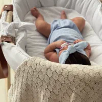 گهواره کناره تختی نوزادی|تخت و صندلی بچه|رشت, دیلمان|دیوار