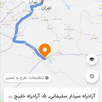 یک نفر راننده با ماشین مدل بالا و سالم