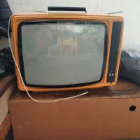 تلویزیون قدیمی|کلکسیون اشیاء عتیقه|لنجان, |دیوار