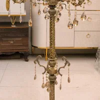 کنار سالنی آباژور ایستاده لوستری 7 لامپه (لوستر)