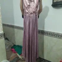 تعداد زیادی لباس مجلسی