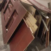 مقداری زیادورق چوبی قابل استفاده