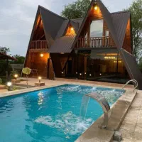 اجاره-کلبه-سویسی-استخر-روباز-ابگرم