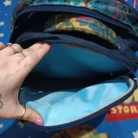 کوله پشتی چراغ دار مدرسه|کیف، کفش، کمربند|رشت, کوی قدس|دیوار