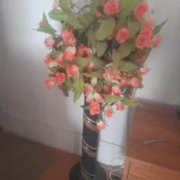 گل مصنوعی با گلدان