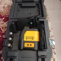 تراز لیزری دوخط دیوالت نور سبز اکبند