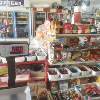 فروشنده وکمکی خانم شیفت صبح