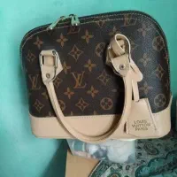 کیف|کیف، کفش، کمربند|رشت, حمیدیان|دیوار