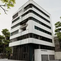 تولید انواع درب و پنجره های آلومینیومی