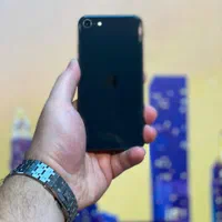 اپل iPhone SE (2020) با حافظهٔ ۱۲۸ گیگابایت