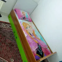 تخت خواب به همراه شلف ومیزتحریر