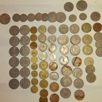 مقدار زیادی سکه و پول های قدیمی