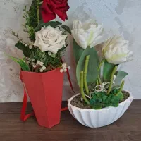 گل مصنوعی با گلدان