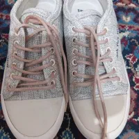 یه جفت کفش سایز. ۳۷