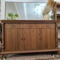 آیینه کنسول و کتابخانه