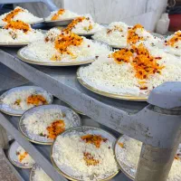 کمک آشپز اقا در اول ورودی اسفهلان