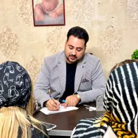 نیازمند پزشک پوست و مو در صدرا