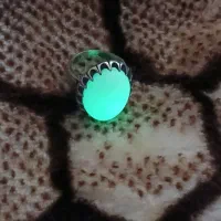 سنگ زنده ک تو تاریکی روشن میشه