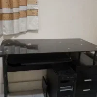 میز کامپیوتر کاملا سالم