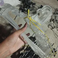 آویز لباس