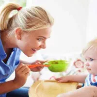 استخدام مراقب کودک و سالمندان