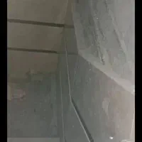 کارگر بنا سرامیک کار سنگ پله