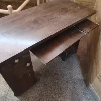 میز تحریر و کامپیوتر