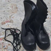 لباس و پوتین سربازی