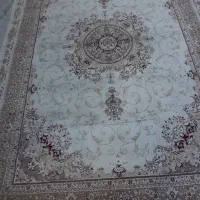 ۳ عدد فرش ، دوتا سفید کرم ۹ و ۶ ، سرمه ای ۱۲ متری