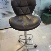 میز، و تعدادی صندلی 5.۰۰۰.۰۰۰|مبلمان اداری|رشت, دیلمان|دیوار