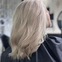 ارائه دهنده انواع خدمات رنگ و لایت با بهترین موادد|خدمات آرایشگری و زیبایی|اصفهان, شاهزید|دیوار