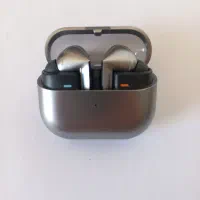 بادز 3 پرو رنگ نقره‌ای