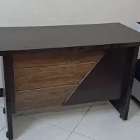 فروش یک عدد میز اداری و تحریر