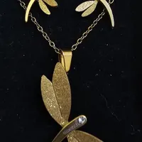 گردنبند و گل گوش