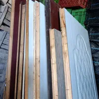 تعدادی دری و یک عدد پنجره نو می‌باشد
