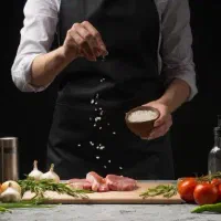 آشپز خانم و امور نگهداری شرکت