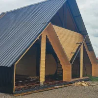 ساخت و نصب سازه‌های پیش‌ساخته چوبی